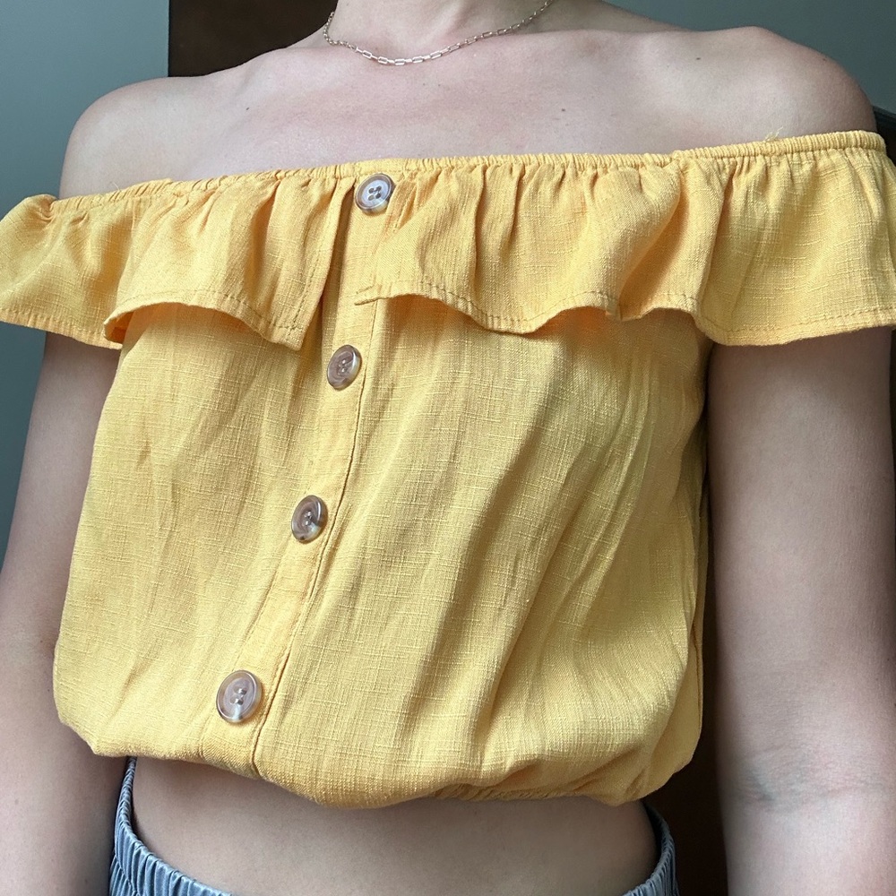 Off the shoulder crop top. Size small.